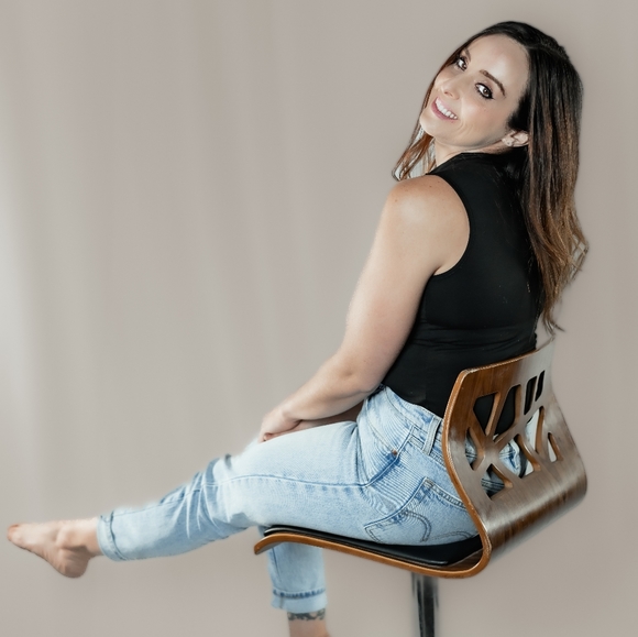 Meet your Posher, Michelle - Picture 1 of 1